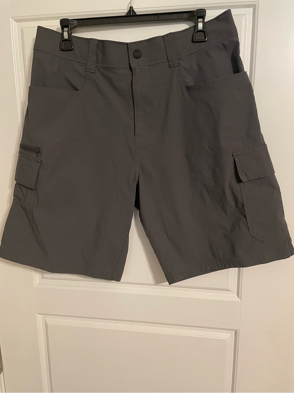 Orvis Men's Cargo Shorts in Dark Gray